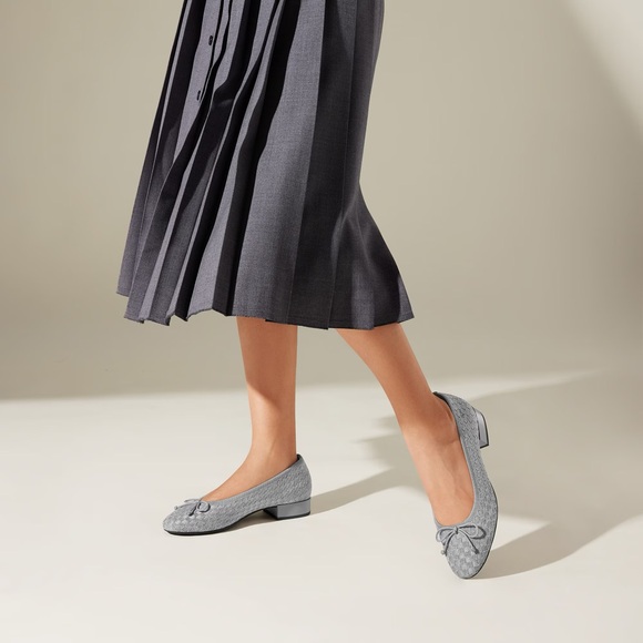 Vivaia Round-Toe Small Bow Block Heels (Bianca) - Picture 2 of 16